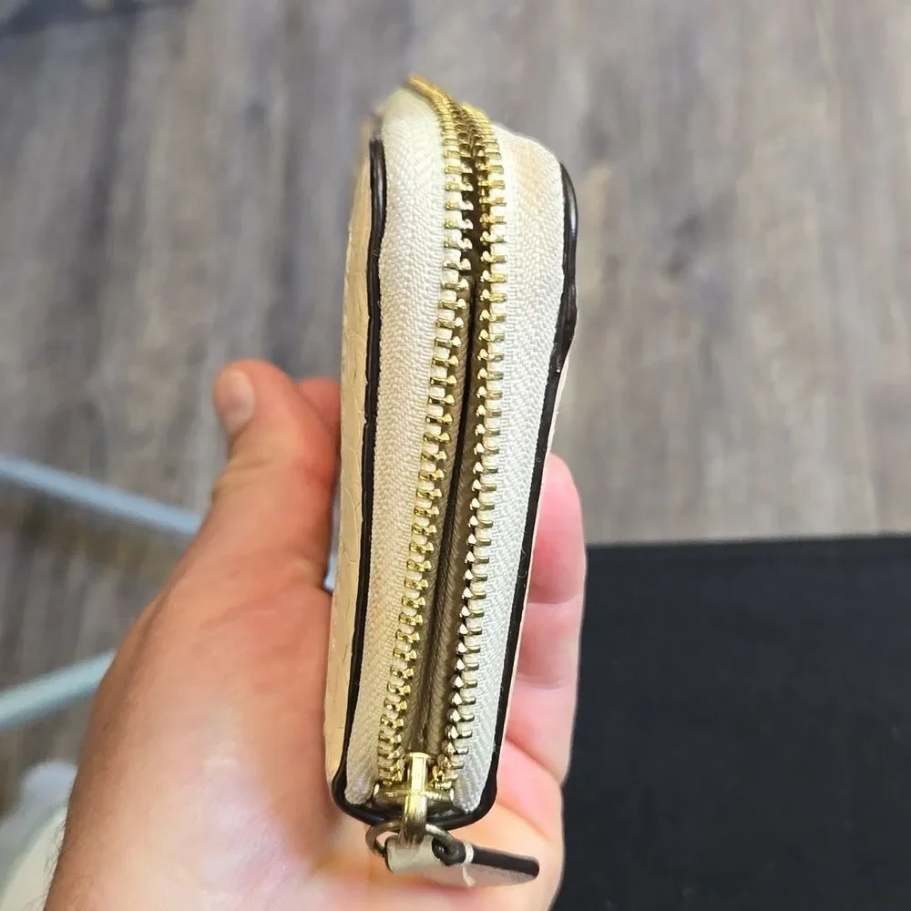 🐢 Coach Avery Embossed roc accordion zip wallet